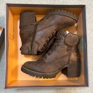 NWT Brown Crown Boots | Size 7